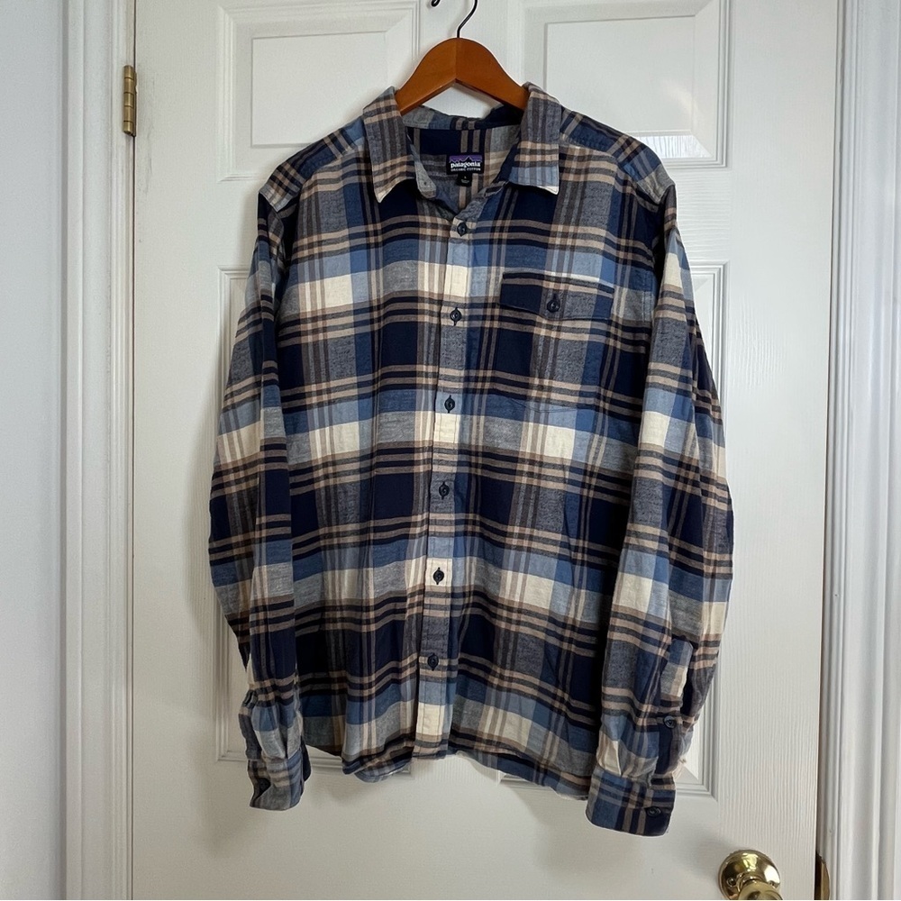 Patagonia Navy and Beige Plaid Shirt Size Large